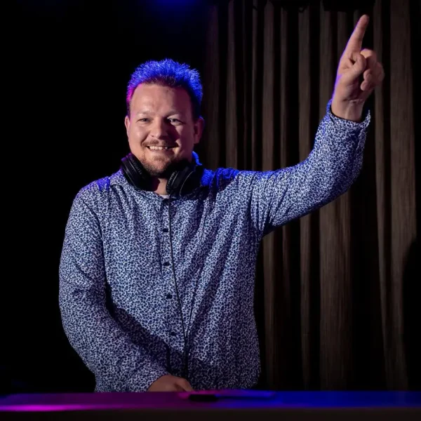 DJ Lars | De Perfecte Soundtrack voor Jouw Feest – Royaal Artists