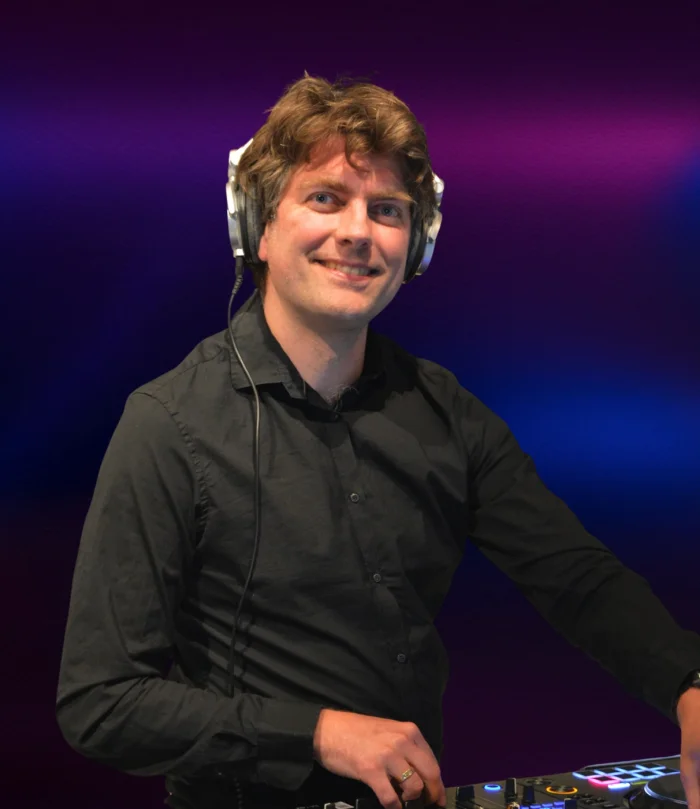 DJ Jesper boek je bij Royaal Artists