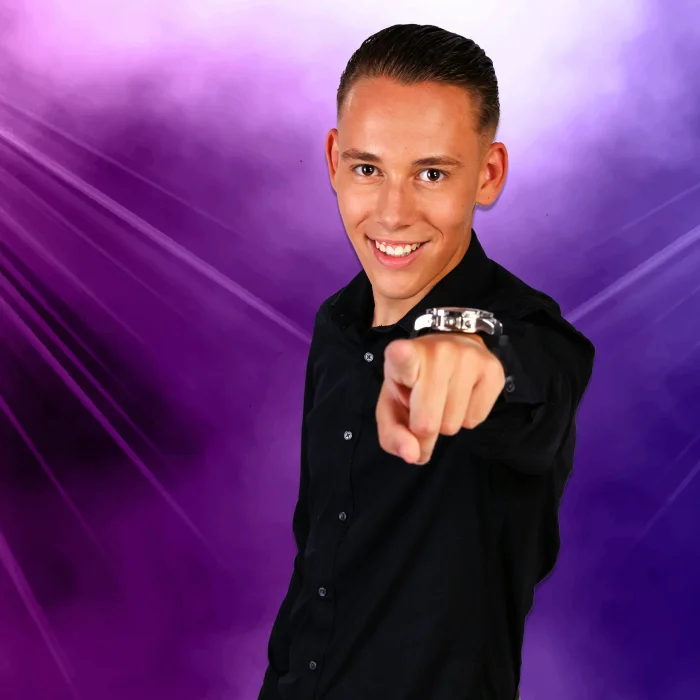 DJ Dani | Ervaren feest DJ voor jouw Feest – Royaal Artists