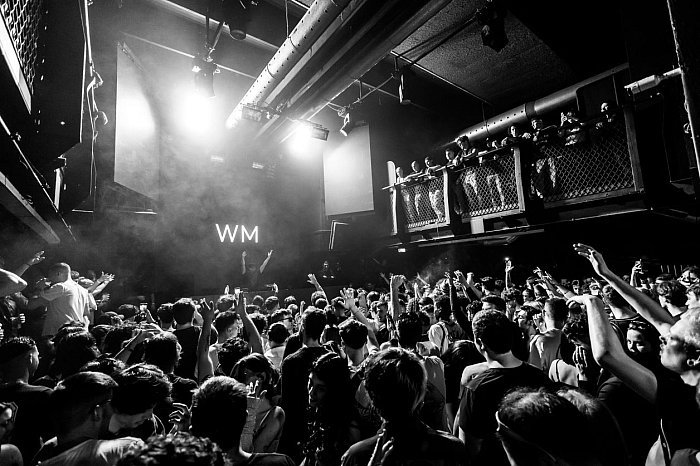 Club, festival, horeca DJ boek je bij Royaal Artists