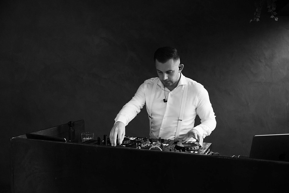 DJ Niels Boogert boek je bij Royaal Artists