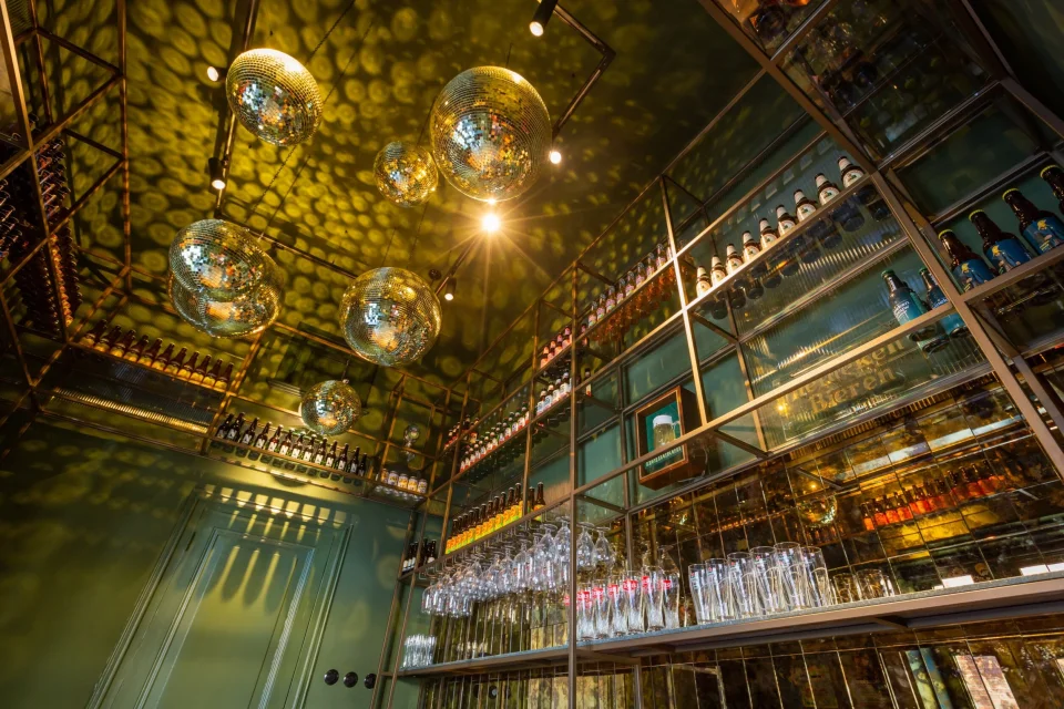 Het Heineken gebouw rotterdam Royaal artists